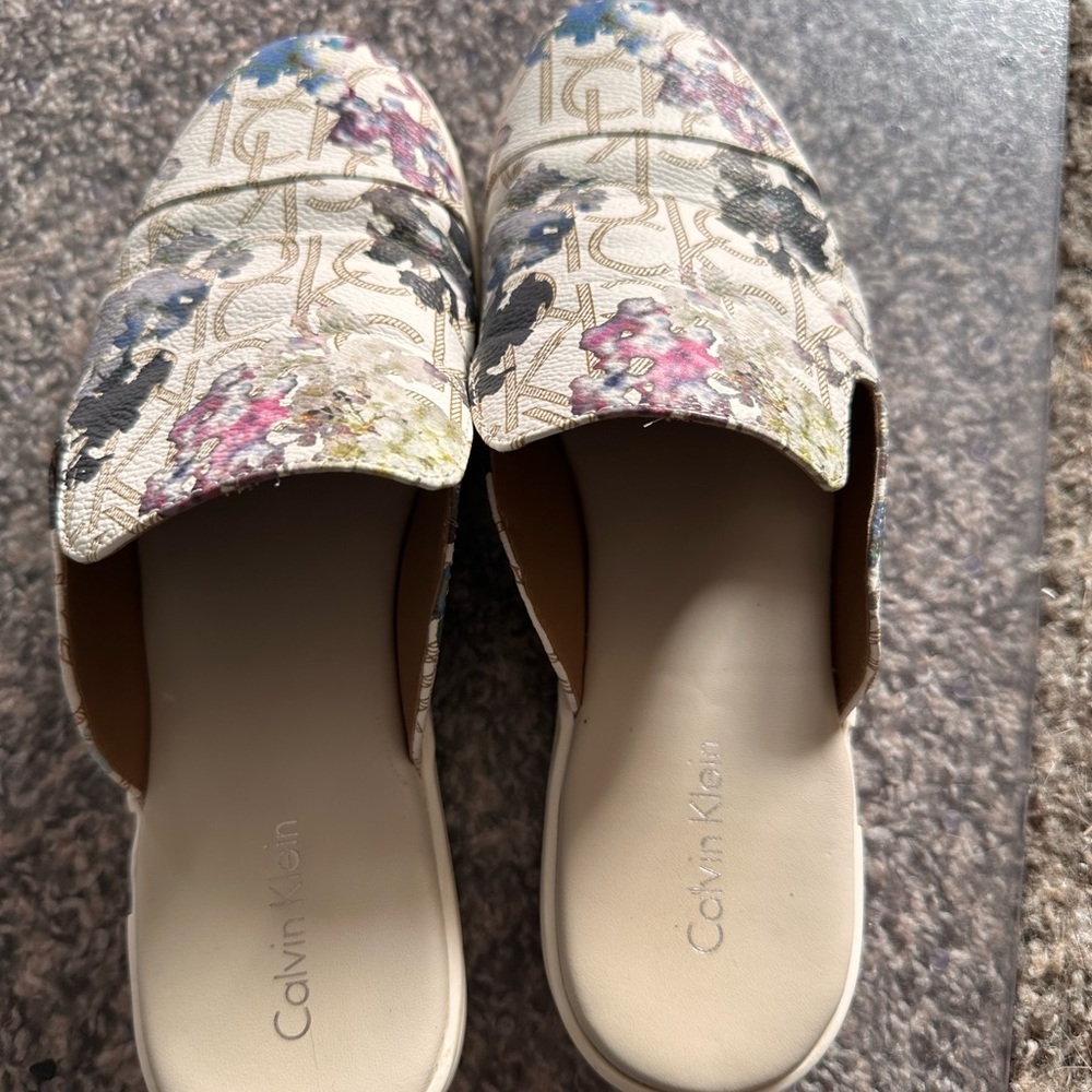 Women’s size 7.5 Calvin Klein floral mules